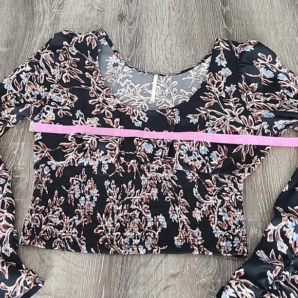Free People Womens Santiago Printed Smocked Crop Top Black Floral - Picture 6 of 9